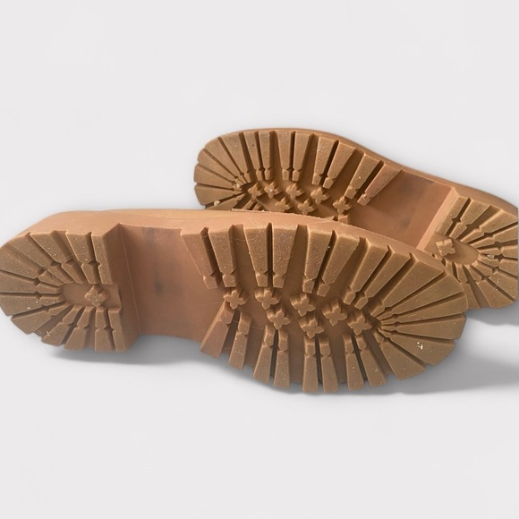 American Eagle Tan Lug Loafer with Chunky Platform Heel. - Picture 6 of 6